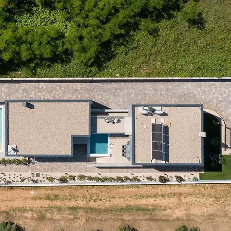 فيلة Tina Zadar *